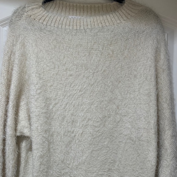 Cream texture/fringe sweater - Picture 2 of 4